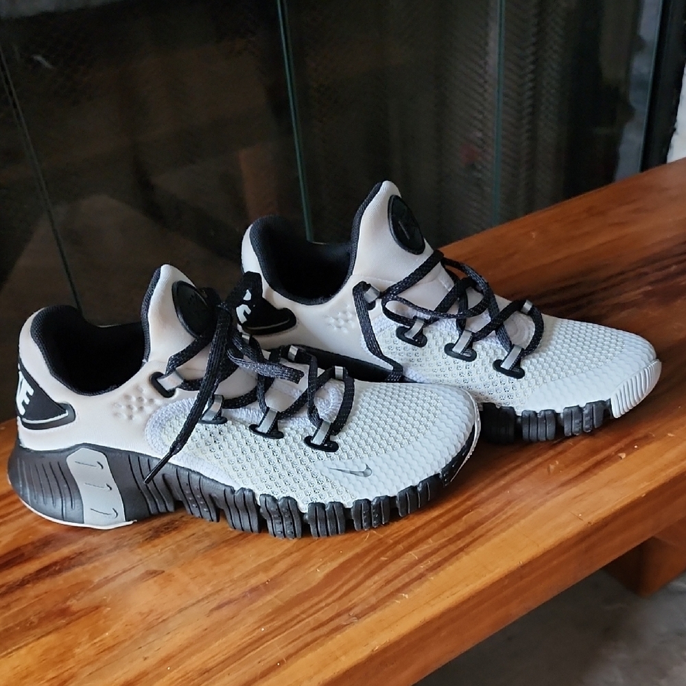 Nike Black and White Athletic Shoes